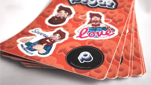 Hoja de stickers personalizada con semi-corte interno y corte completo exterior